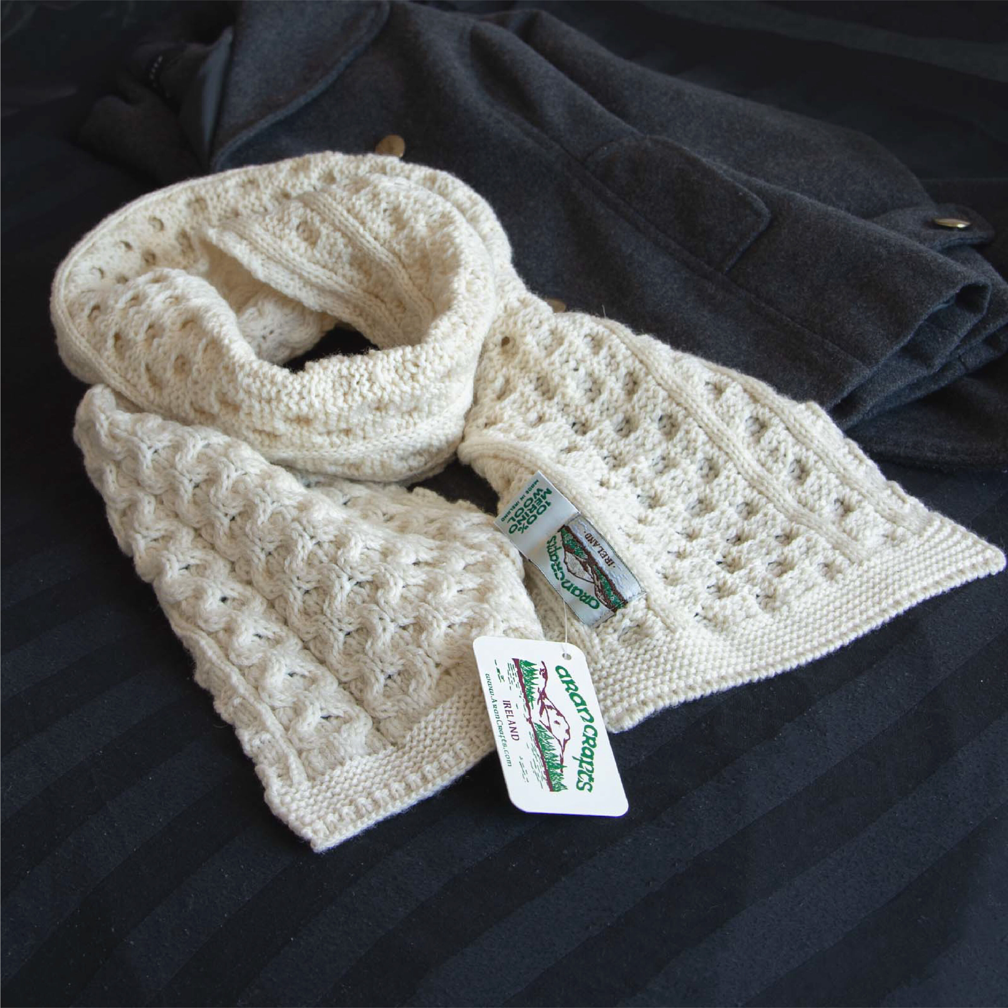 Honeycomb And Cable Knitted Snood With Toggle Chord In Charcoal 