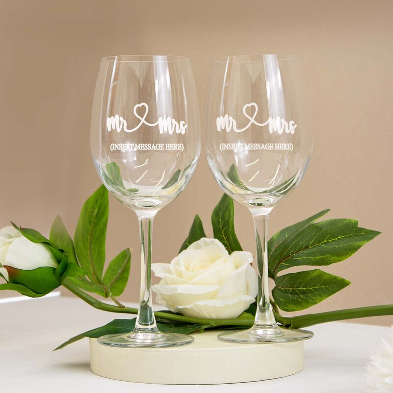 Set of 2 Personalised Wine Glasses With Engraving and Gift Box